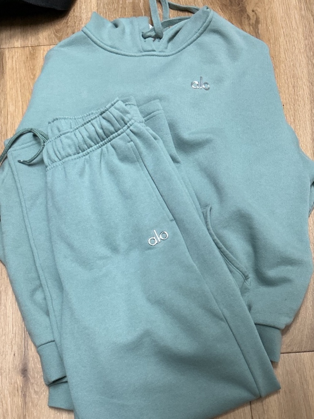 ALO Yoga Accolade Hoodie and Straight Leg Sweatpants Set in Botanical Green